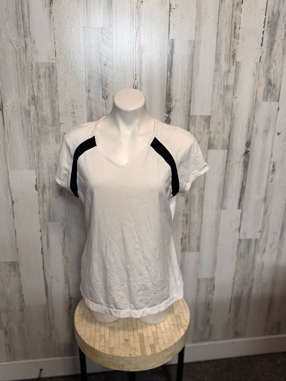 Danskin Now Active V-Neck T-Shirt Womens XXL 2XG 20 White Black Stripe Tee